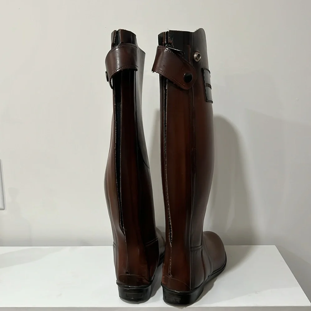 Burberry woman’s  Brown Riding Boots size 7
